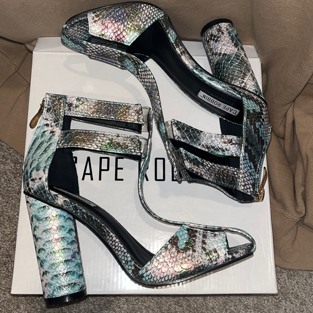 Cape robin snake heels